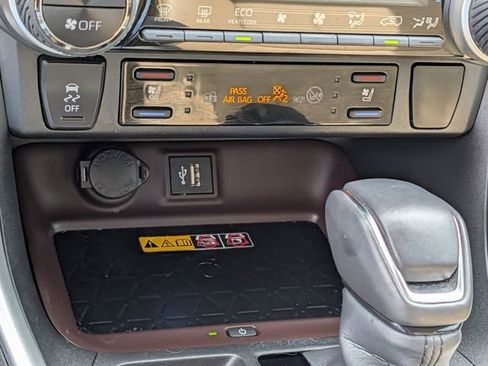 Used 2023 Toyota RAV4 Limited image 17