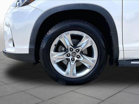 Used 2019 Toyota Highlander Limited FWD image 11