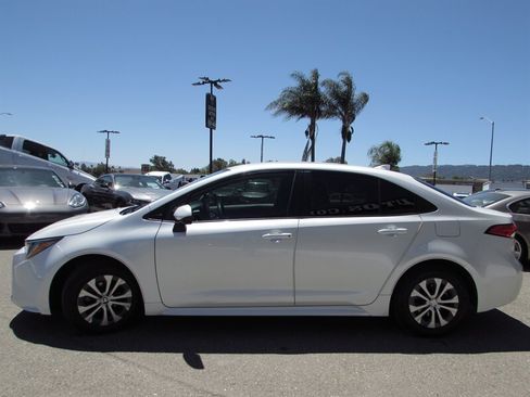 Used 2022 Toyota Corolla LE FWD image 4
