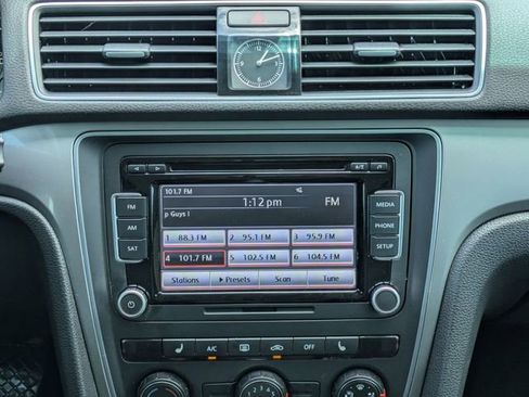 Used 2015 Volkswagen Passat 1.8T Limited Edition image 17