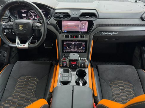 Used 2022 Lamborghini Urus AWD/4WD image 2