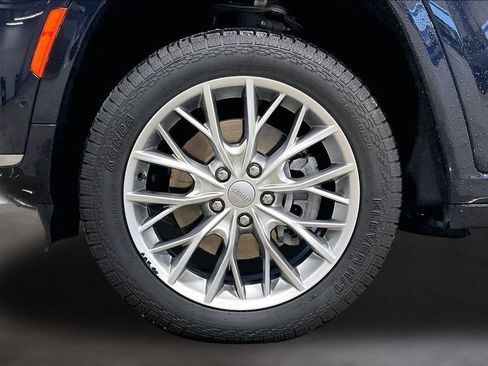 Used 2024 Jeep Grand Cherokee L Summit w/ Advanced Protech Group IV AWD/4WD image 35