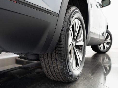 Used 2024 Volkswagen Atlas SE image 47