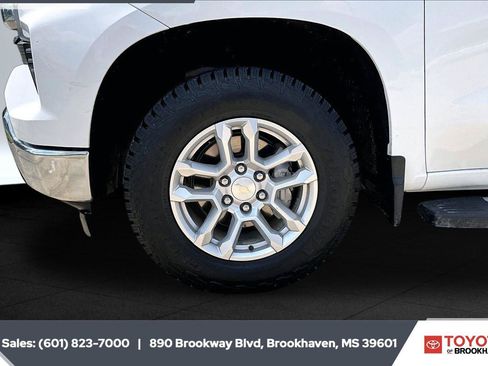 Used 2023 Chevrolet Silverado 1500 LT AWD/4WD image 7