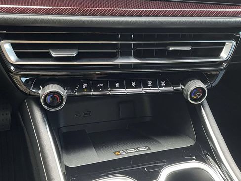 Used 2025 Chevrolet Traverse Z71 w/ Driver Confidence Package AWD/4WD image 21