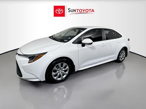 Used 2025 Toyota Corolla LE image 9