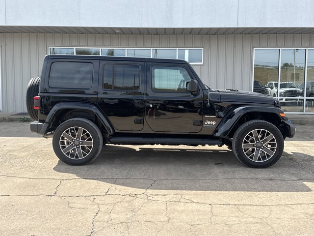 Used 2023 Jeep Wrangler Unlimited Sahara w/ Cold Weather Group AWD/4WD image 2