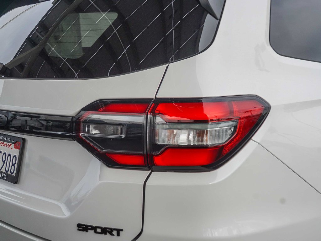 Used 2025 Honda Pilot Sport image 7