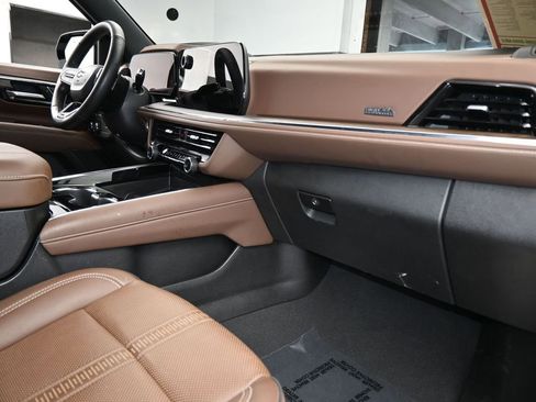 Used 2025 Chevrolet Tahoe High Country image 63