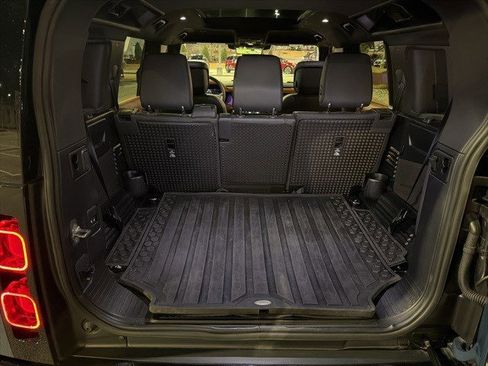 Used 2024 Land Rover Defender 110 X-Dynamic SE image 26