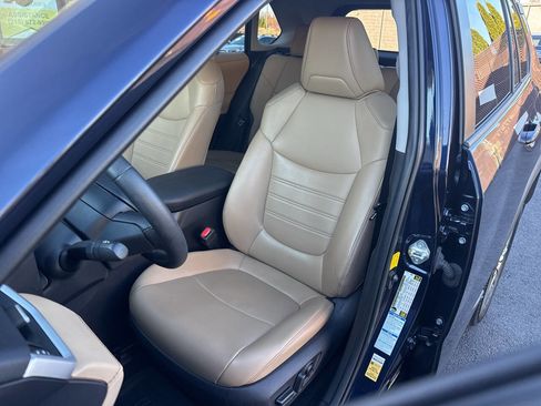 Used 2020 Toyota RAV4 XLE Premium image 36