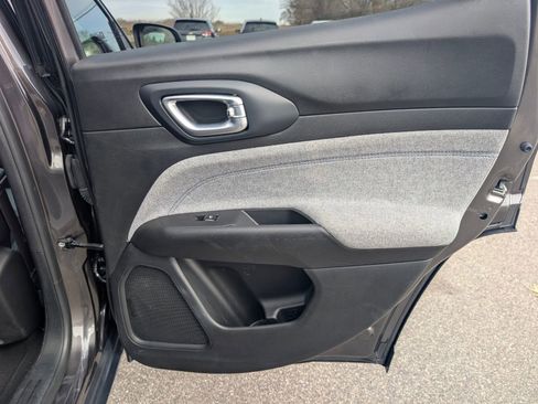 Used 2024 Jeep Compass Latitude image 23