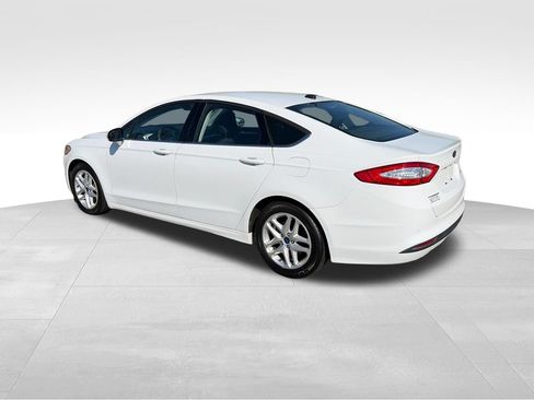 Used 2016 Ford Fusion SE FWD image 4