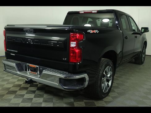 Used 2024 Chevrolet Silverado 1500 LT AWD/4WD image 17