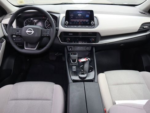 Certified 2025 Nissan Rogue SV image 14