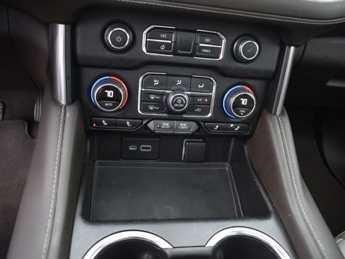 Used 2022 Chevrolet Suburban LT w/ Luxury Package image 23