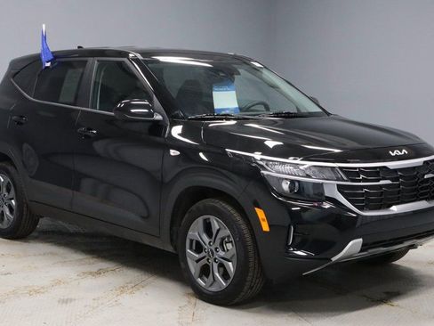 Used 2025 Kia Seltos LX image 1