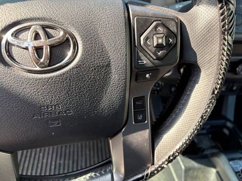 Used 2019 Toyota Tacoma TRD Off-Road image 13