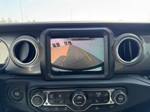 Used 2023 Jeep Wrangler Unlimited Sahara w/ Cold Weather Group AWD/4WD image 29