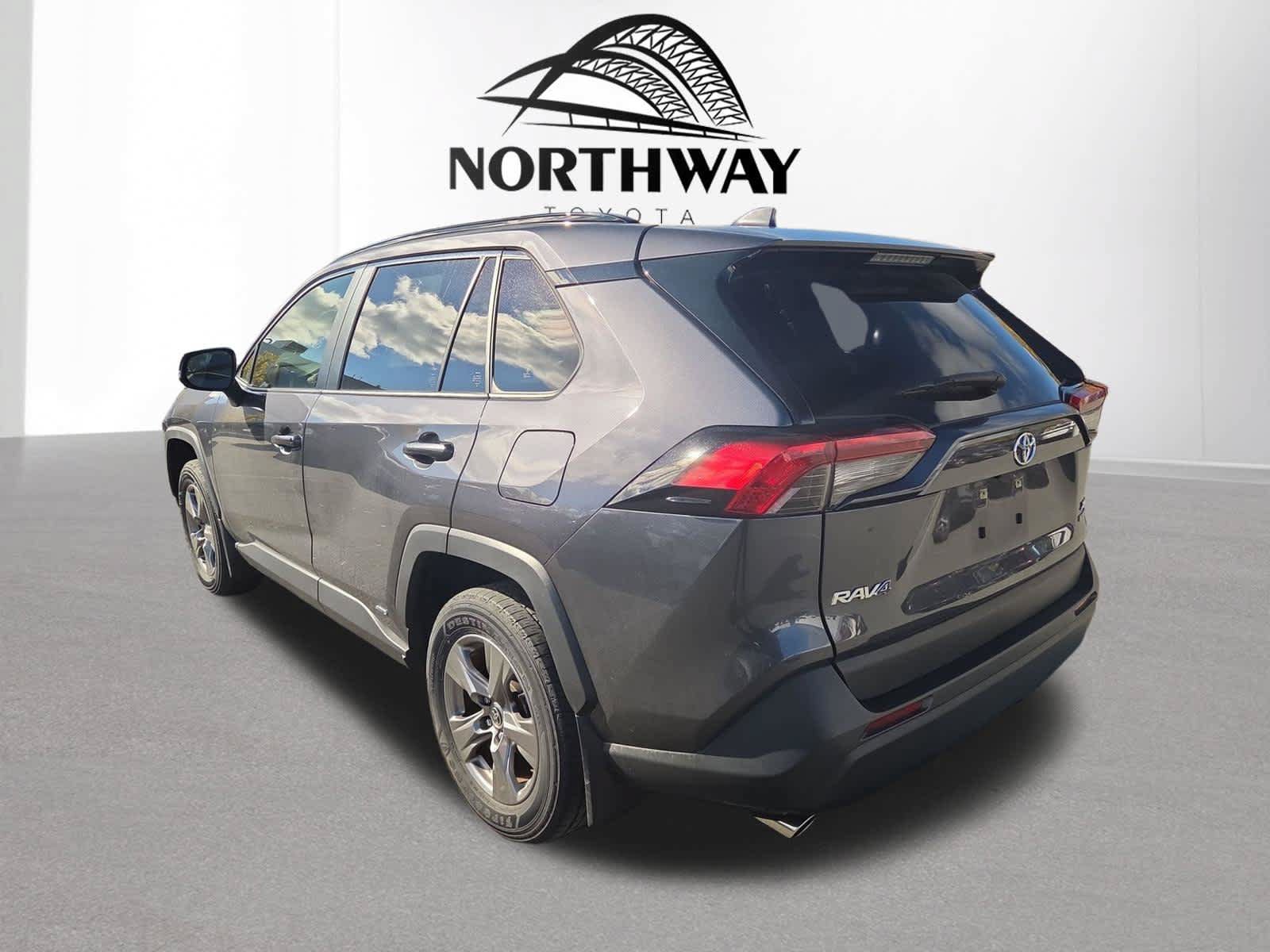 Used 2023 Toyota RAV4 XLE w/ XLE Grade Weather Package AWD/4WD image 5