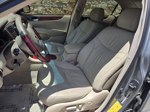 Used 2003 Lexus ES 330 FWD image 5