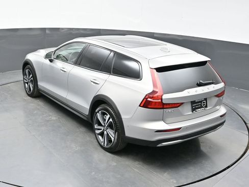 Used 2025 Volvo V60 B5 Cross Country Plus AWD/4WD image 36