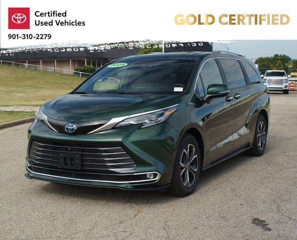 Used 2025 Toyota Sienna Platinum AWD/4WD image 27