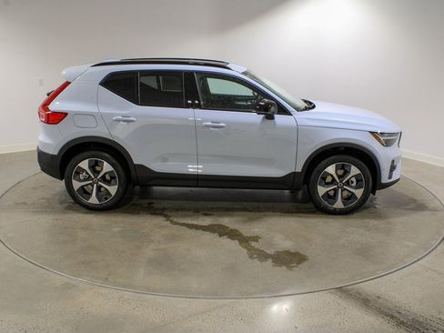 New 2026 Volvo XC40 B5 Plus w/ Protection Package Premier image 7