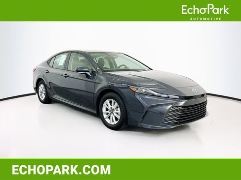 Used 2025 Toyota Camry LE image 1