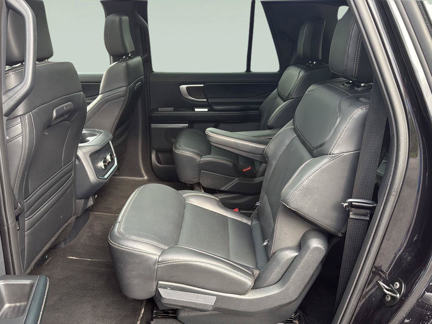 Used 2025 Ford Expedition Max Platinum w/ Stealth Appearance Package AWD/4WD image 24