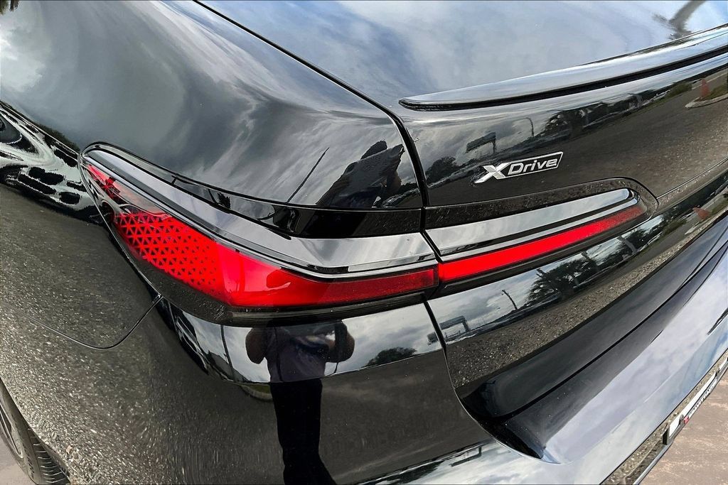 Used 2023 BMW 760i xDrive w/ Executive Package AWD/4WD image 23
