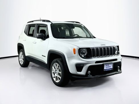 Used 2022 Jeep Renegade Latitude w/ Convenience Group AWD/4WD image 3