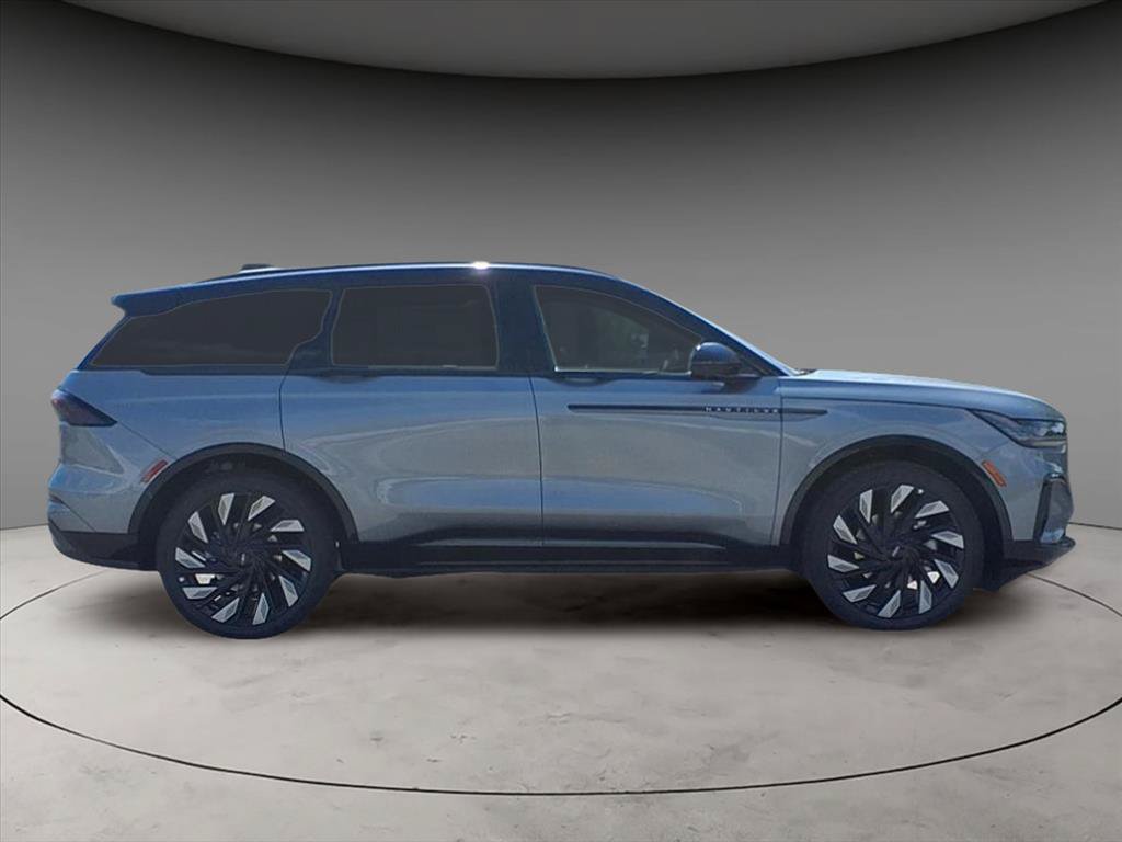 New 2025 Lincoln Nautilus Reserve w/ Jet Appearance Package AWD/4WD image 9