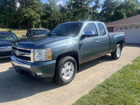 Used 2007 Chevrolet Silverado 1500 LT w/ 1LT Convenience Package AWD/4WD image 1