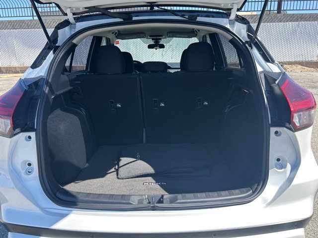 Used 2023 Nissan Kicks SR FWD image 16