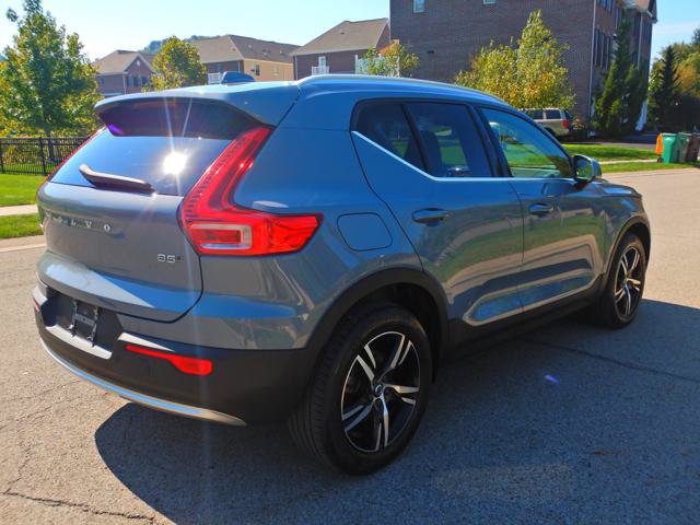 Used 2023 Volvo XC40 B5 Plus AWD/4WD image 4