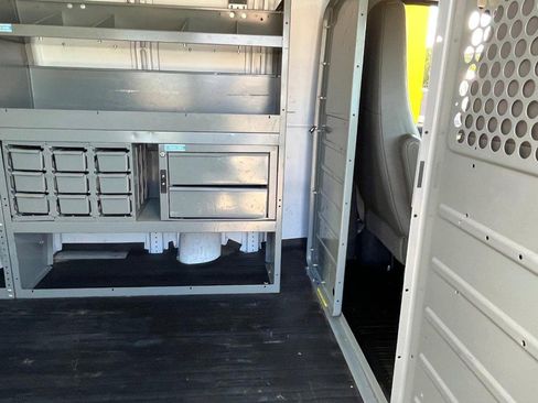 Used 2010 Chevrolet Express 1500 image 15