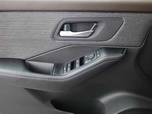 Used 2023 Nissan Rogue SV image 23