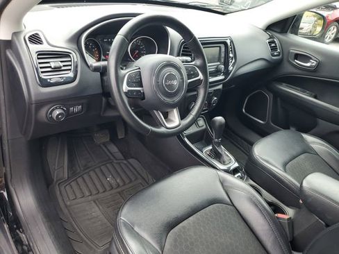 Used 2018 Jeep Compass Latitude FWD image 6