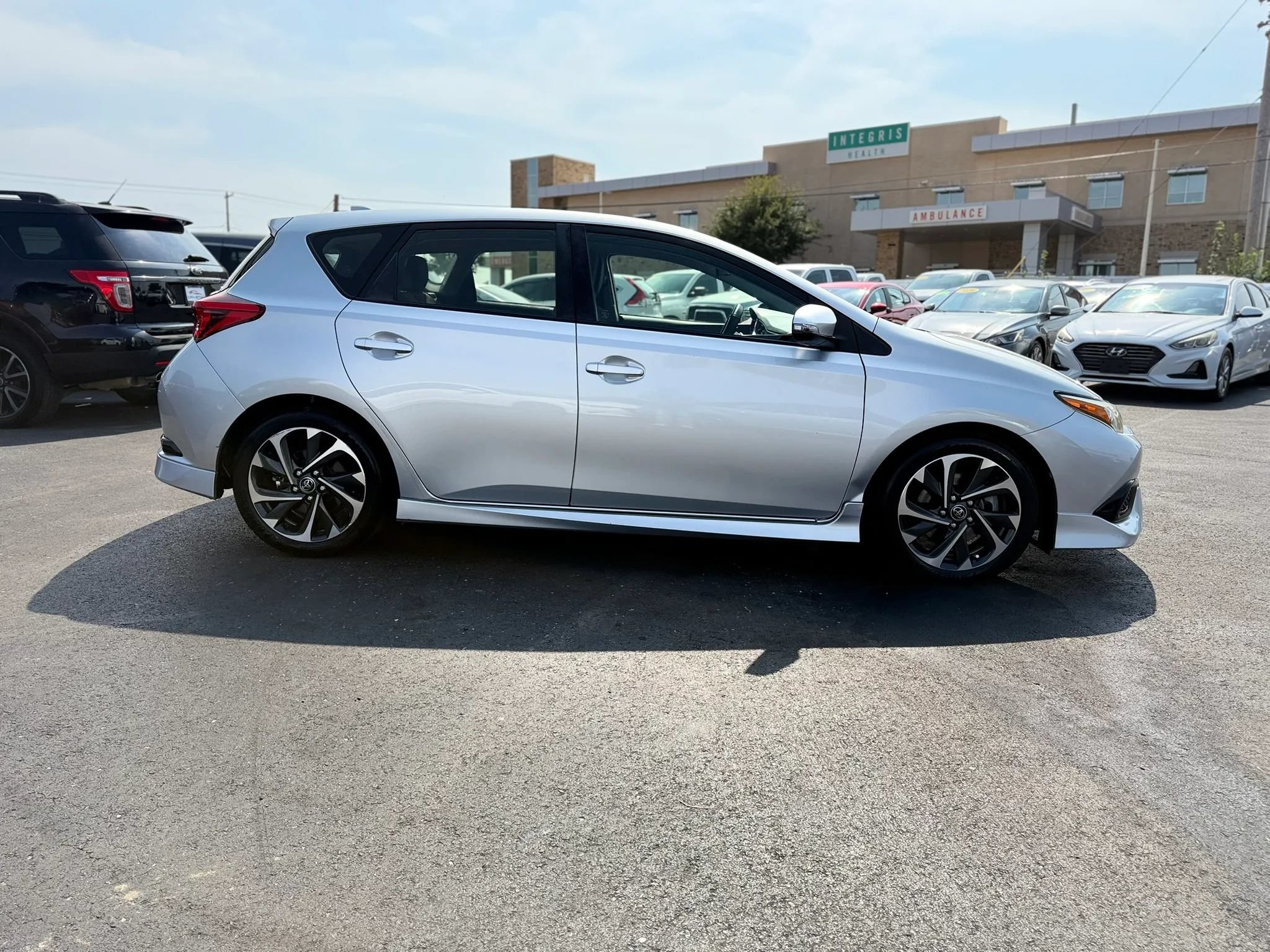 Used 2017 Toyota Corolla iM FWD image 2