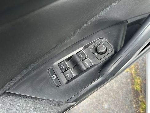 Used 2025 Volkswagen Jetta S FWD image 19