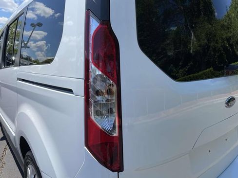 Used 2022 Ford Transit Connect XLT FWD image 32