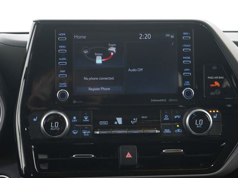 Used 2020 Toyota Highlander XLE AWD/4WD image 19