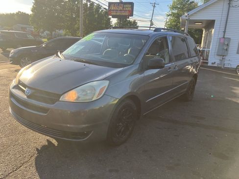 Used 2005 Toyota Sienna CE FWD image 3