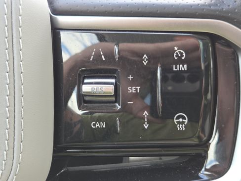 Used 2023 Land Rover Range Rover Evoque R-Dynamic S AWD/4WD image 11