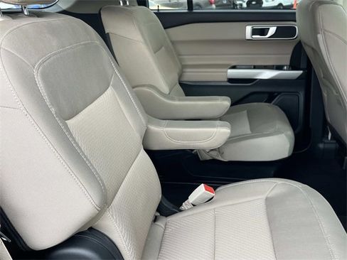 Used 2023 Ford Explorer XLT image 23