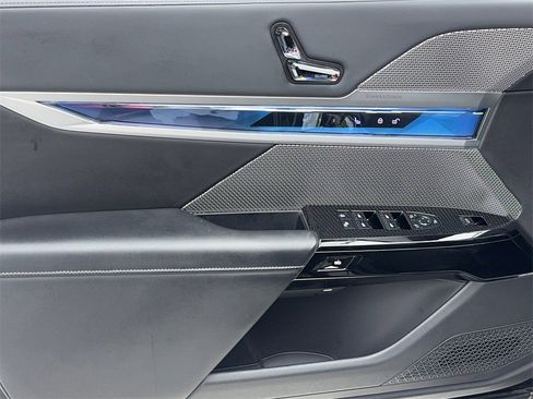 Used 2025 BMW 740i image 39
