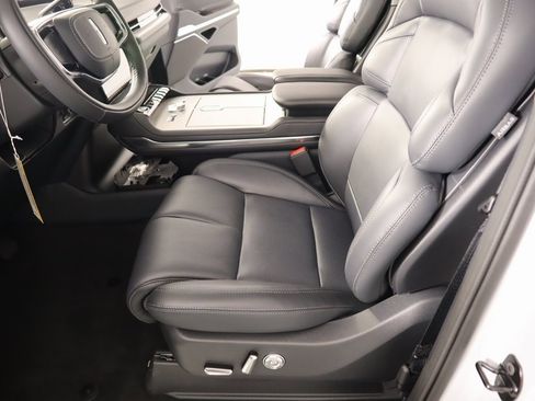 New 2025 Lincoln Navigator Reserve image 11