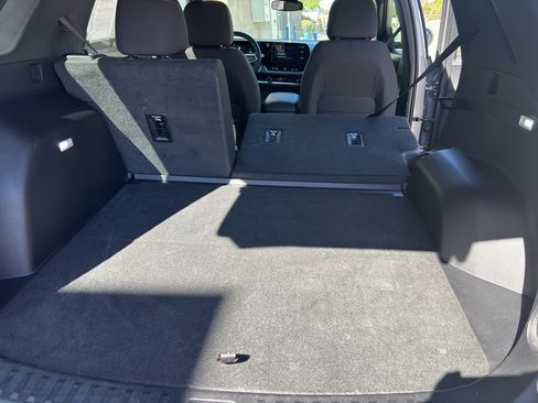 Used 2025 Chevrolet Equinox LT AWD/4WD image 12