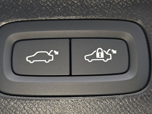 New 2026 Volvo XC90 B6 Plus w/ Protection Package Premier image 22